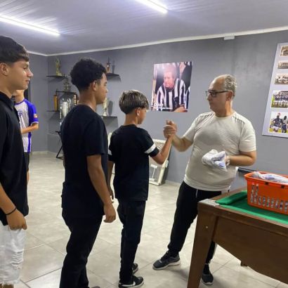 Entrega dos uniformes para as categorias Sub-13 e Sub-15