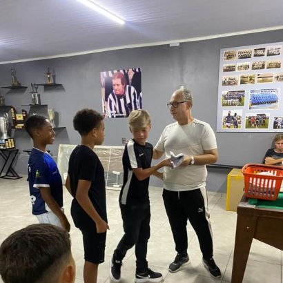Entrega dos uniformes para as categorias Sub-13 e Sub-15