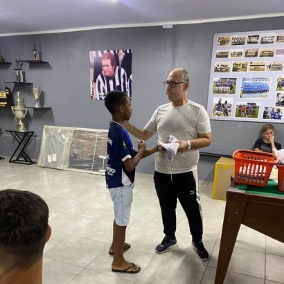 Entrega dos uniformes para as categorias Sub-13 e Sub-15