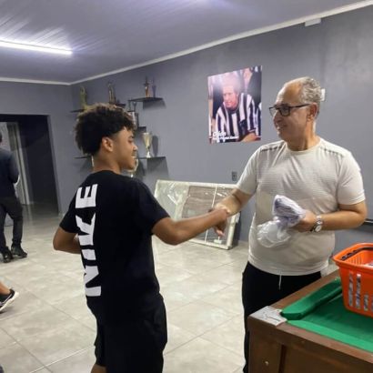 Entrega dos uniformes para as categorias Sub-13 e Sub-15