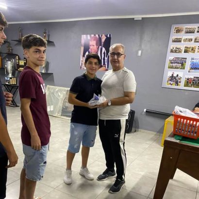 Entrega dos uniformes para as categorias Sub-13 e Sub-15