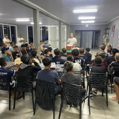 Entrega dos uniformes para as categorias Sub-13 e Sub-15