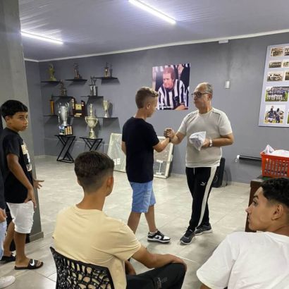 Entrega dos uniformes para as categorias Sub-13 e Sub-15