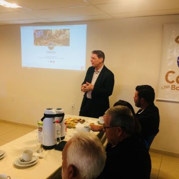 Plataforma que visa aumentar vendas no varejo local é tema do último Café com Bate Papo do ano