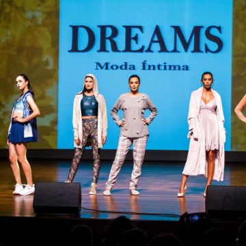 Mais uma vez o Moda Vitrine deu um show de moda na passarela do Teatro do Sesc.