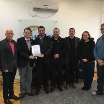 Presidente da Fecomercio RS, Luiz Carlos Bohn visita sede do Sindilojas Costa Doce