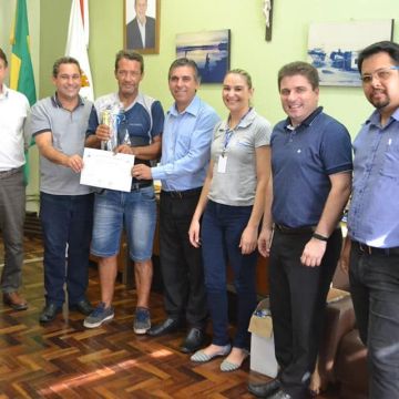 O Sindilojas juntamente com a Prefeitura municipal homenageia Empresários do transporte coletivo.