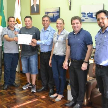 O Sindilojas juntamente com a Prefeitura municipal homenageia Empresários do transporte coletivo.
