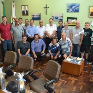 O Sindilojas juntamente com a Prefeitura municipal homenageia Empresários do transporte coletivo.