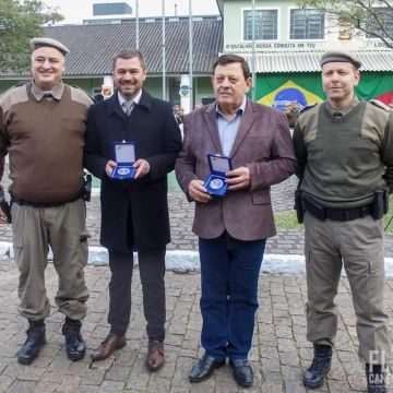 Sindilojas Costa Doce e autoridades recebem medalha de honra ao mérito 