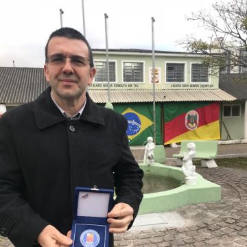 Sindilojas Costa Doce e autoridades recebem medalha de honra ao mérito 