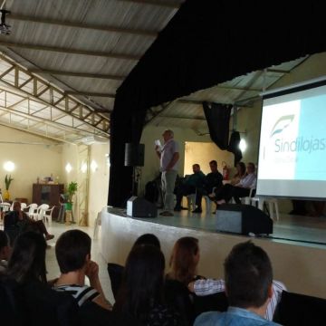 Sindilojas visita os funcionários públicos de Arambaré