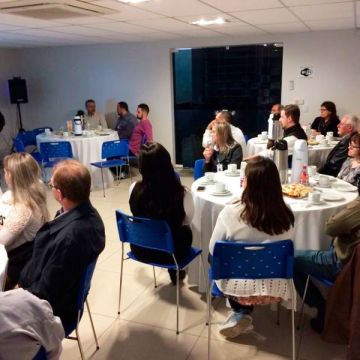 Empresários se reúnem em mais um Café com Bate Papo do Sindilojas