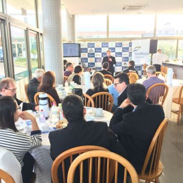 “Estrutura e planejamento trazem resultados”, diz Daniel Sperb na 9ª edição do Café com Bate Papo Sindilojas
