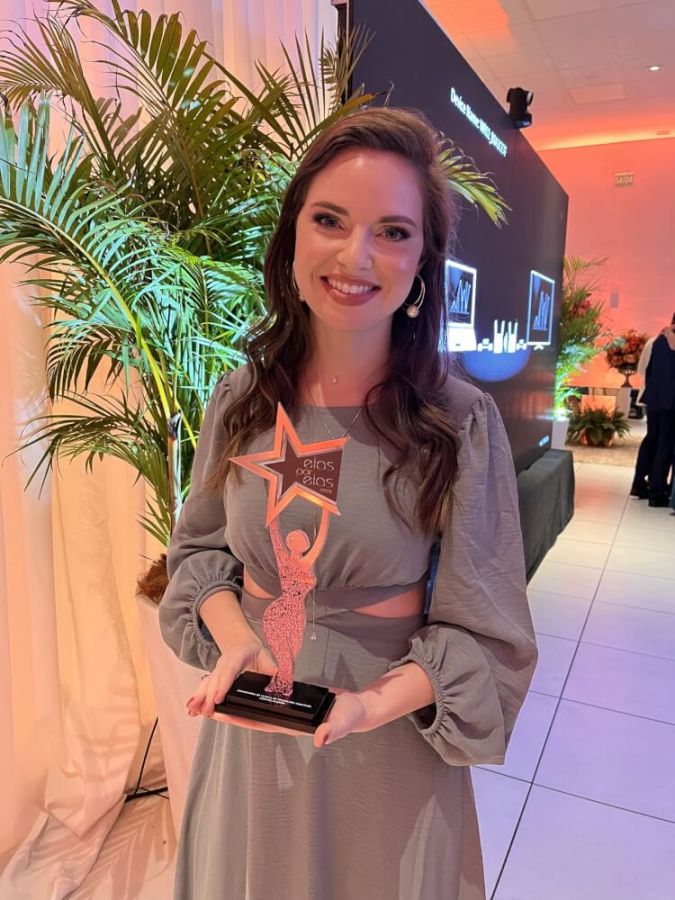 Nossa fundadora e fonoaudióloga Lediane Almeida recebeu o Troféu Elas por Elas 