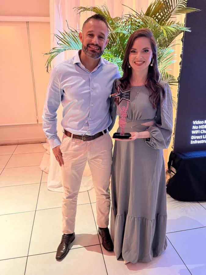 Nossa fundadora e fonoaudióloga Lediane Almeida recebeu o Troféu Elas por Elas 